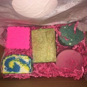 Bare Skin Box w/Loofah soap